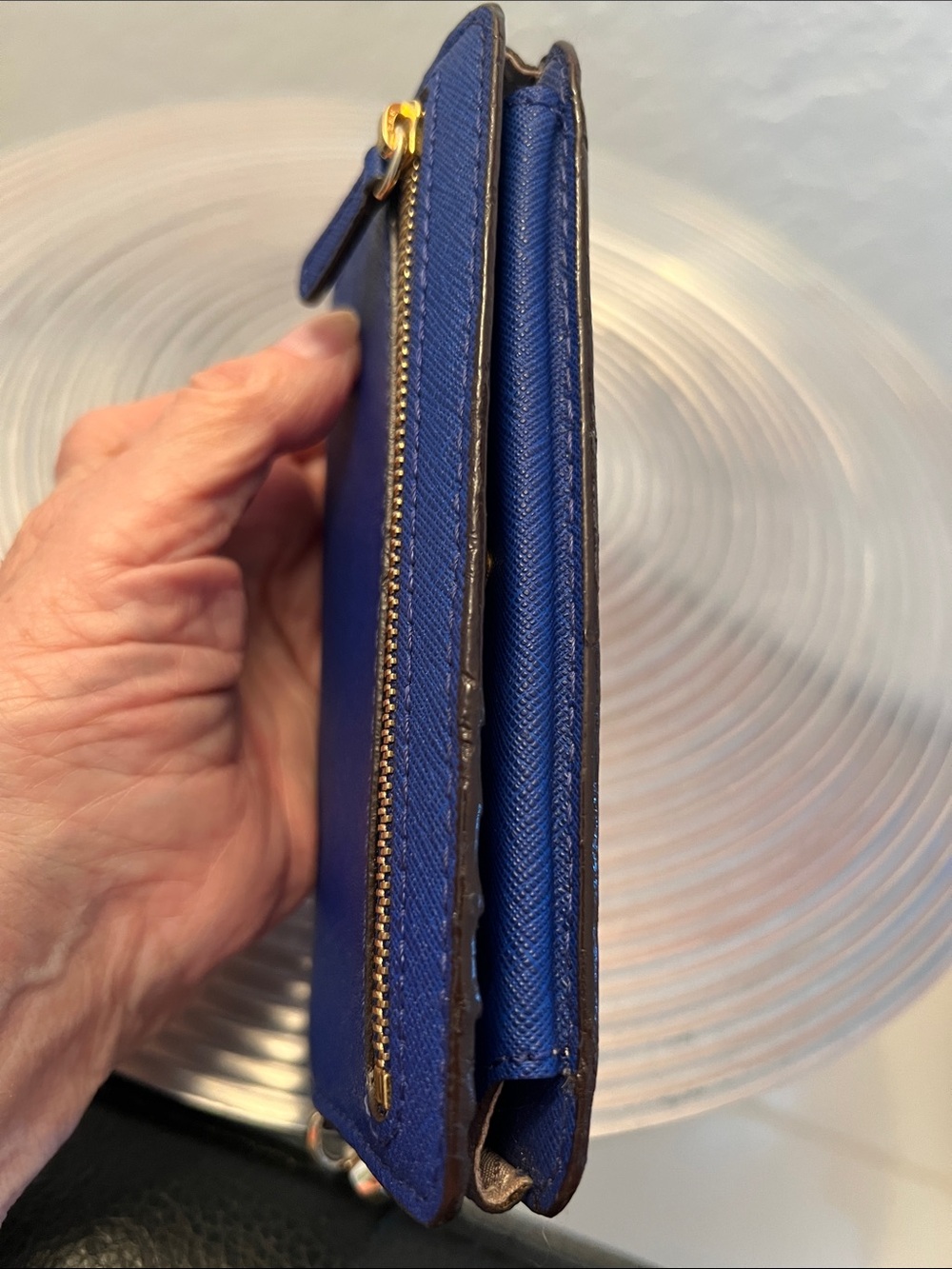 MICHAEL KORS ELECTRIC BLUE SLIM WRISTLET WALLET - Picture 10 of 12